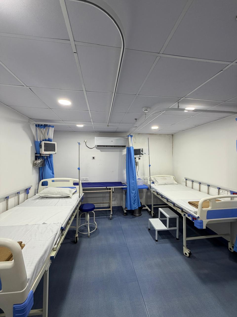 Modern patient recovery room at GHRACE & HOPE IVF with comfortable beds and advanced healthcare facilities for fertility treatment and patient care.